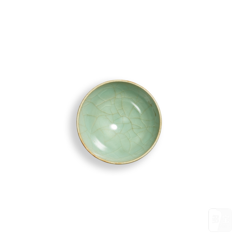 A small Longquan celadon-glazed 'lotus' bowl, Southern Song dynasty | 南宋 龍泉窰青釉蓮瓣紋小盌 - 图2
